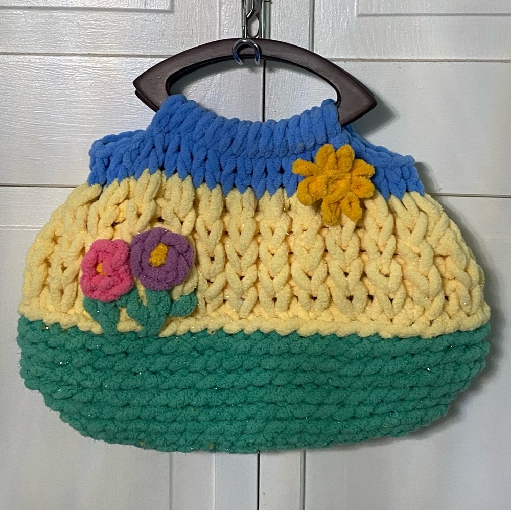 Charming Knitted purse with Floral Design and wooden handles